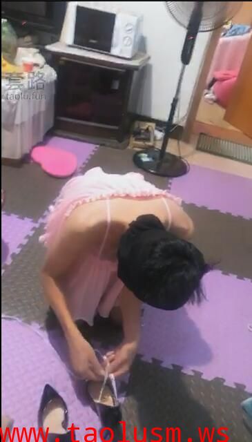【咩祖】贱货舔厕纸