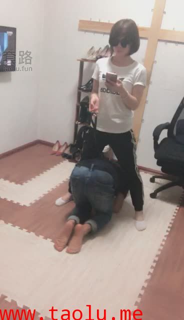 【冷颜女王】数次重度提档，正反手耳光，踹废狗_