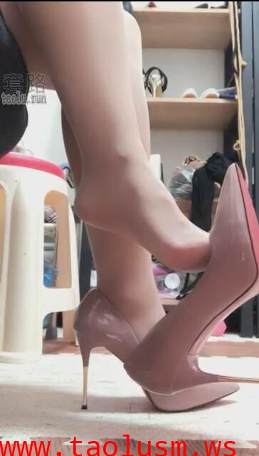 【冷颜女王】肉丝足jiao，两句话就骂射的废物