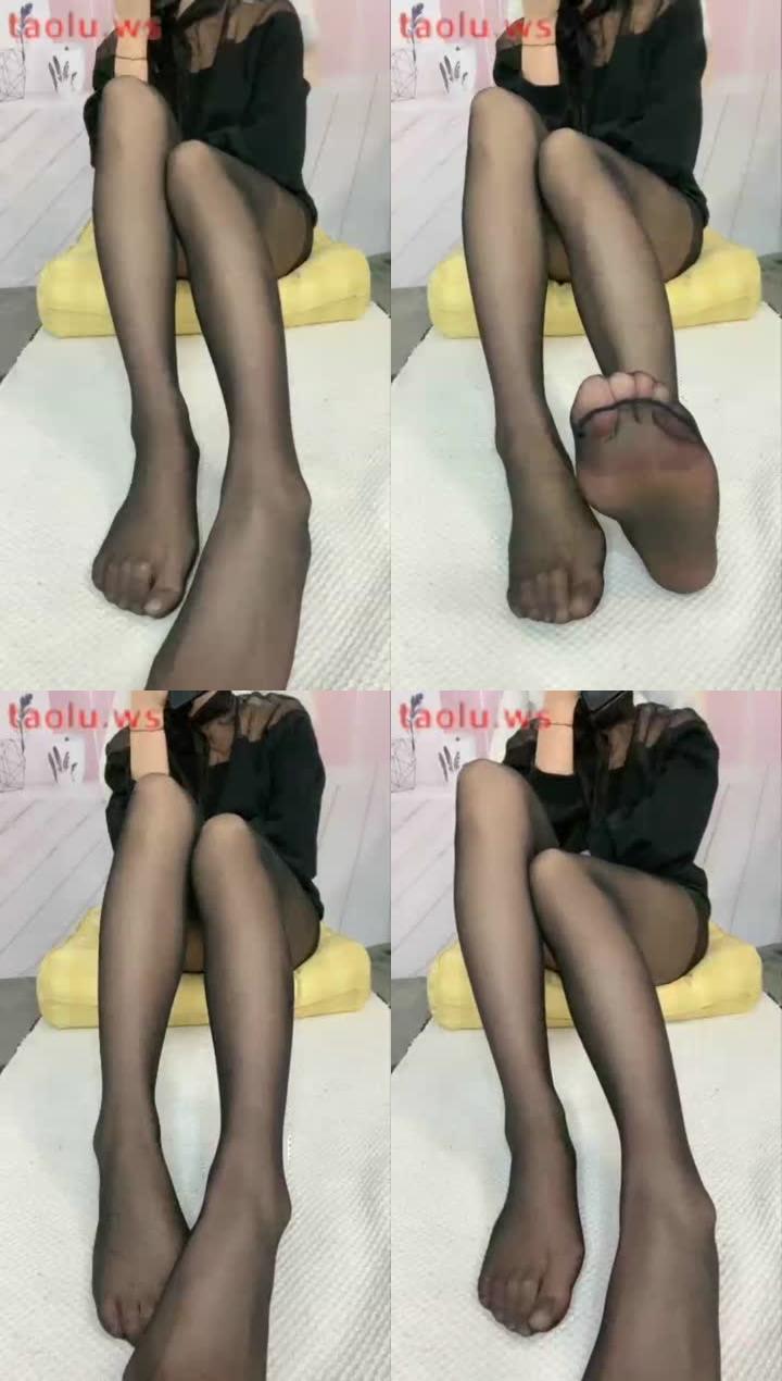 【美离子】第一视角：：黑丝羞辱！爬进来用力吸脚底