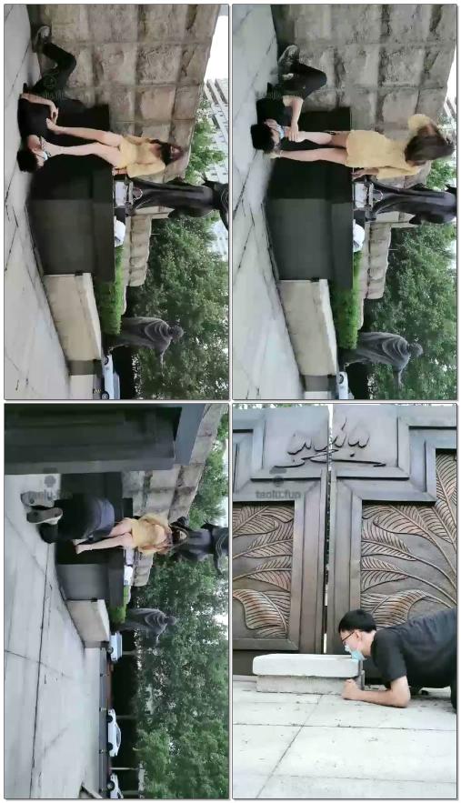 【焰灵姬】美女户外带着她的人形犬遛弯