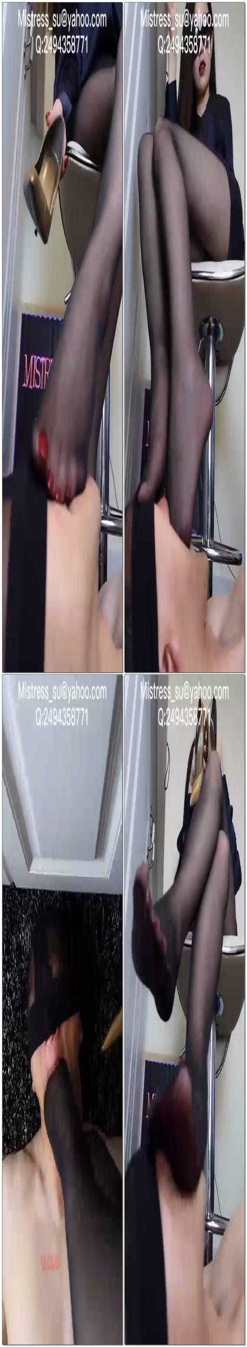 【苏曼】苏曼女王的黑丝原味控制强迫舔脚深喉