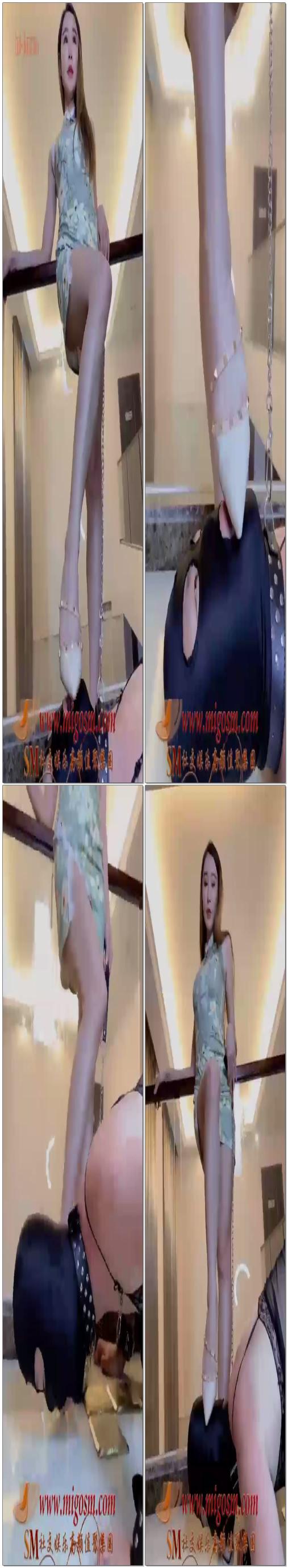 【微希】调戏贱狗舔脏鞋底吃口水伺候玉足