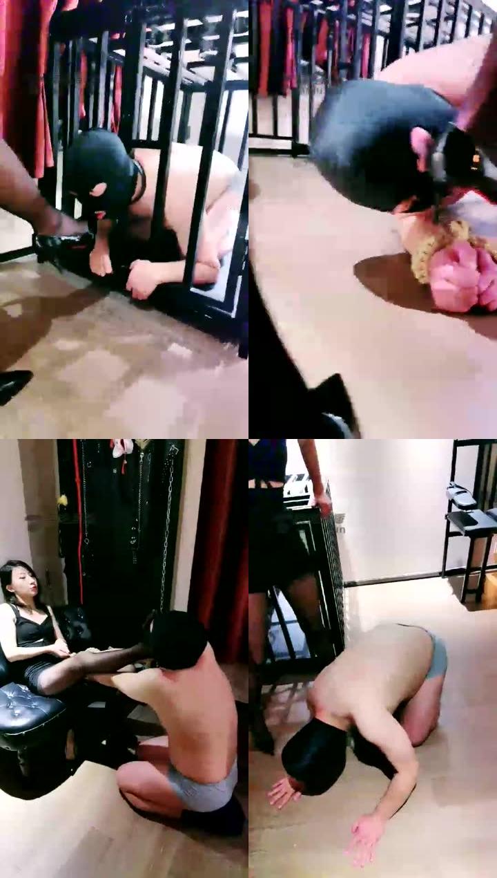 【KinaQUEEN】暴打犯错的狗，高跟舔锃亮