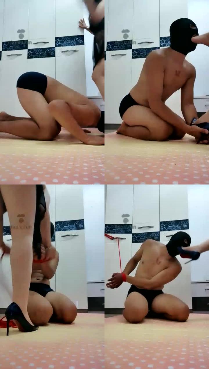 【迪奥女神】高清 逗奴 鞭打舔脚舔鞋