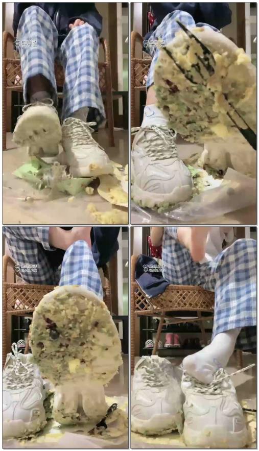 【绘子】（第一视角）学姐踩食物给你当宵夜好不好？