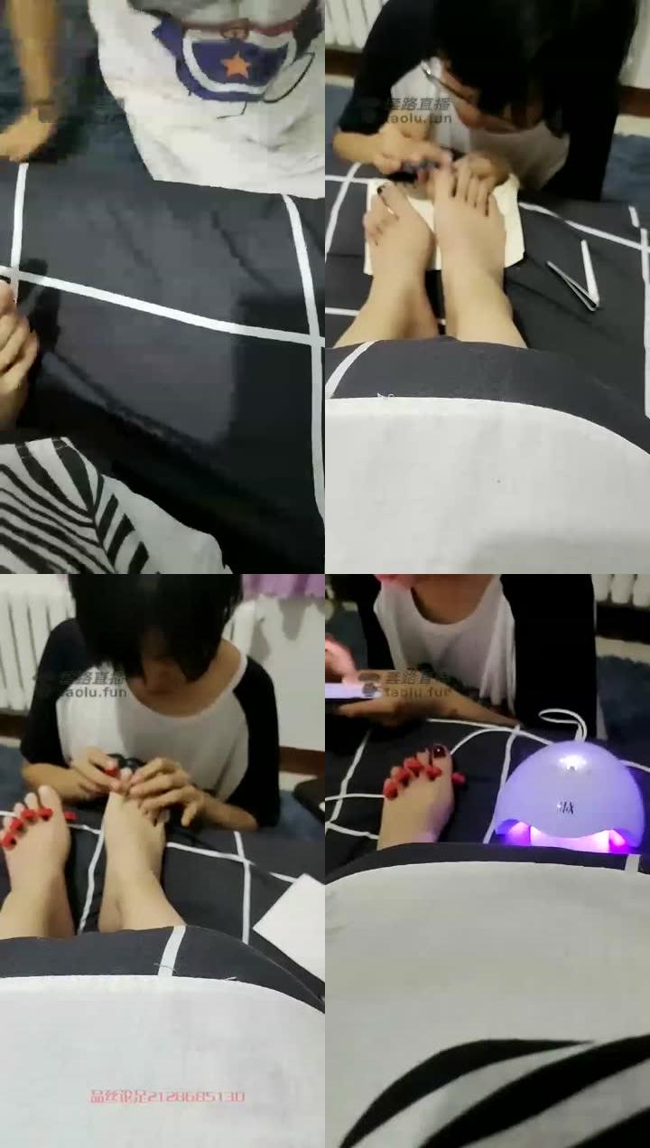 【冰女王】女奴给本主修脚指甲，涂指甲油