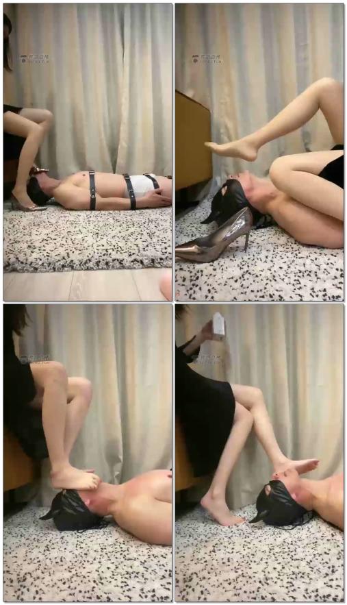 【桑爷S】家奴脚垫，重踩，舔脚底板，喂脚上酸奶