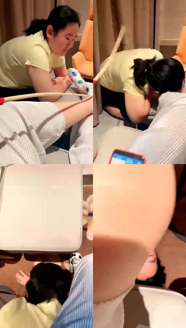 【冷菱】母狗舔脚