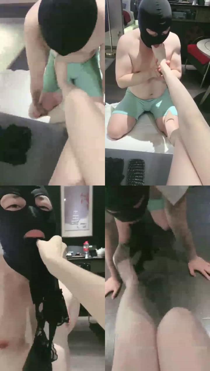 【甜心】 调教舔脚狗 高跟插嘴  官方已删