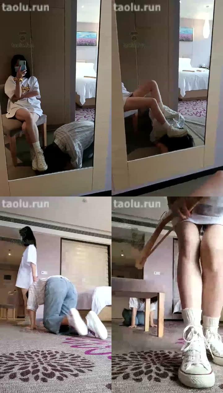 【哈宝】 看看你们小白有多下贱帆布鞋调教女奴