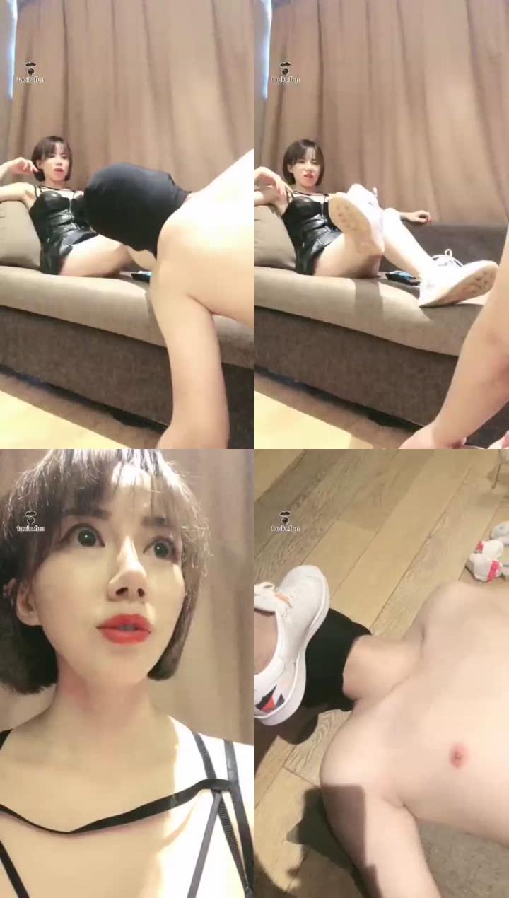【冷颜女王】玩学生狗踩射学生狗  虐乳  口水   鞋耳光