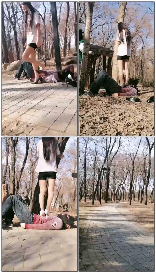 【傲柔】户外高跟踩路人疯狂观看