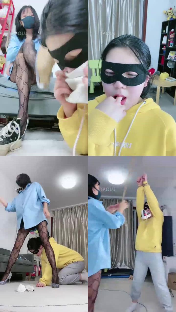 【美离子】母狗很傻逼想暴打她
