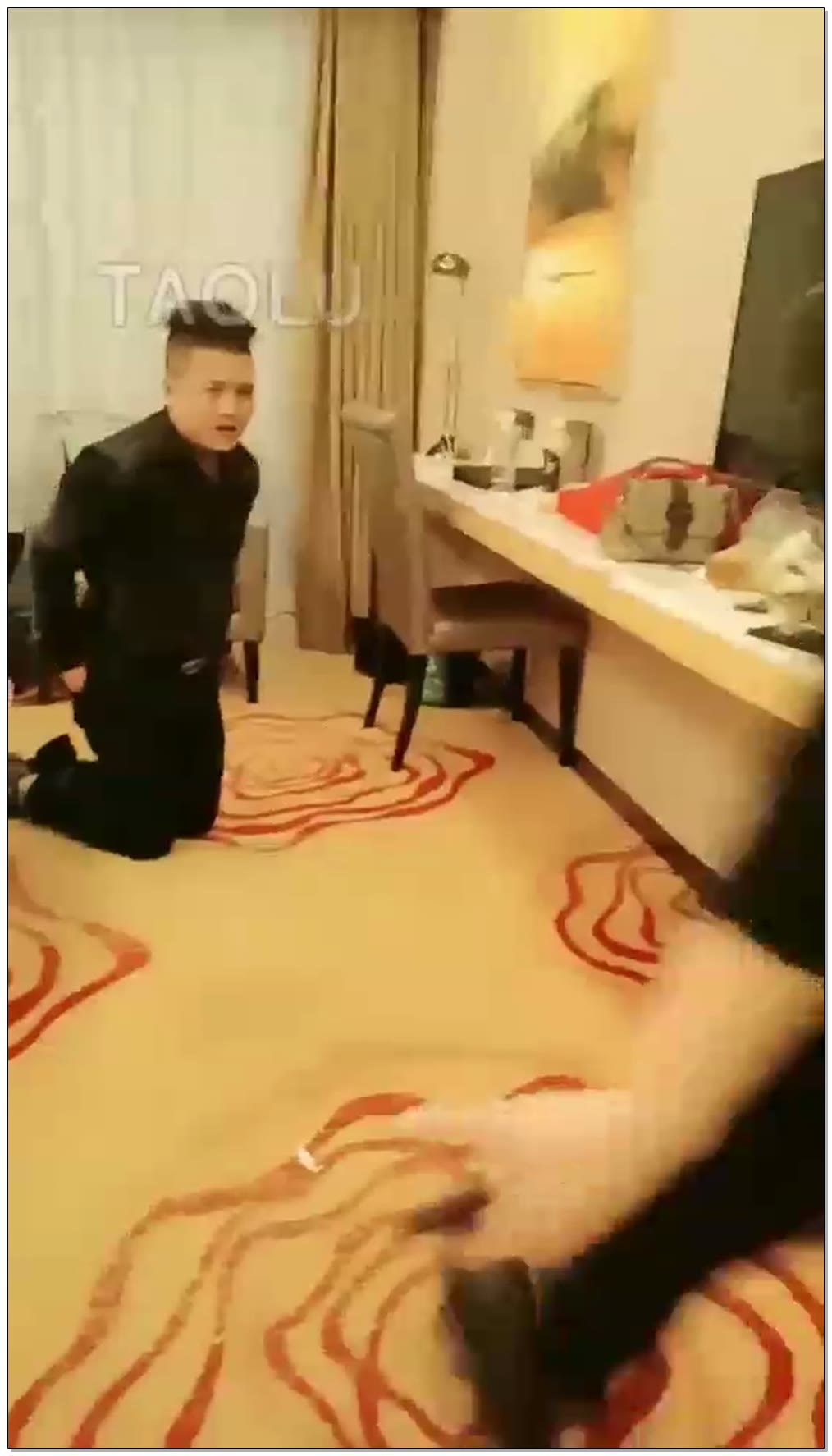 【滔滔】妈宝男被女友暴打