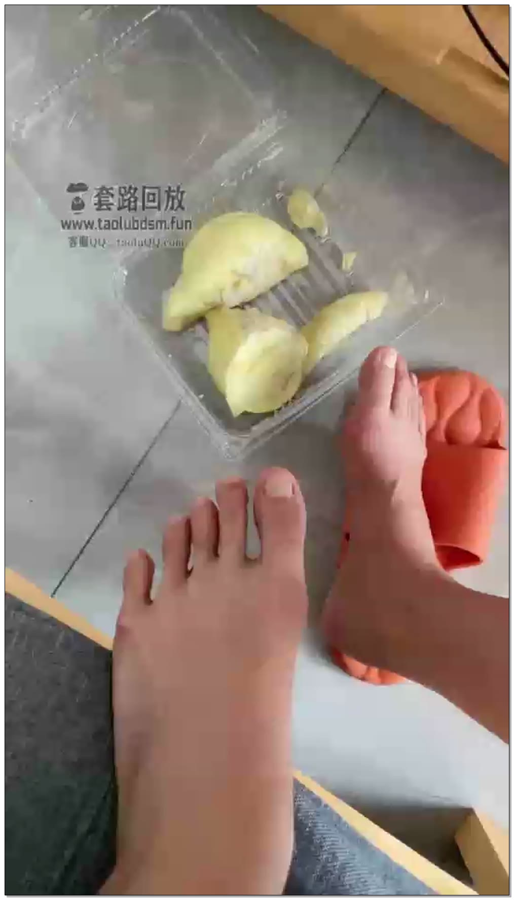 【桃子大大】第一视角主人用脚喂你吃榴莲