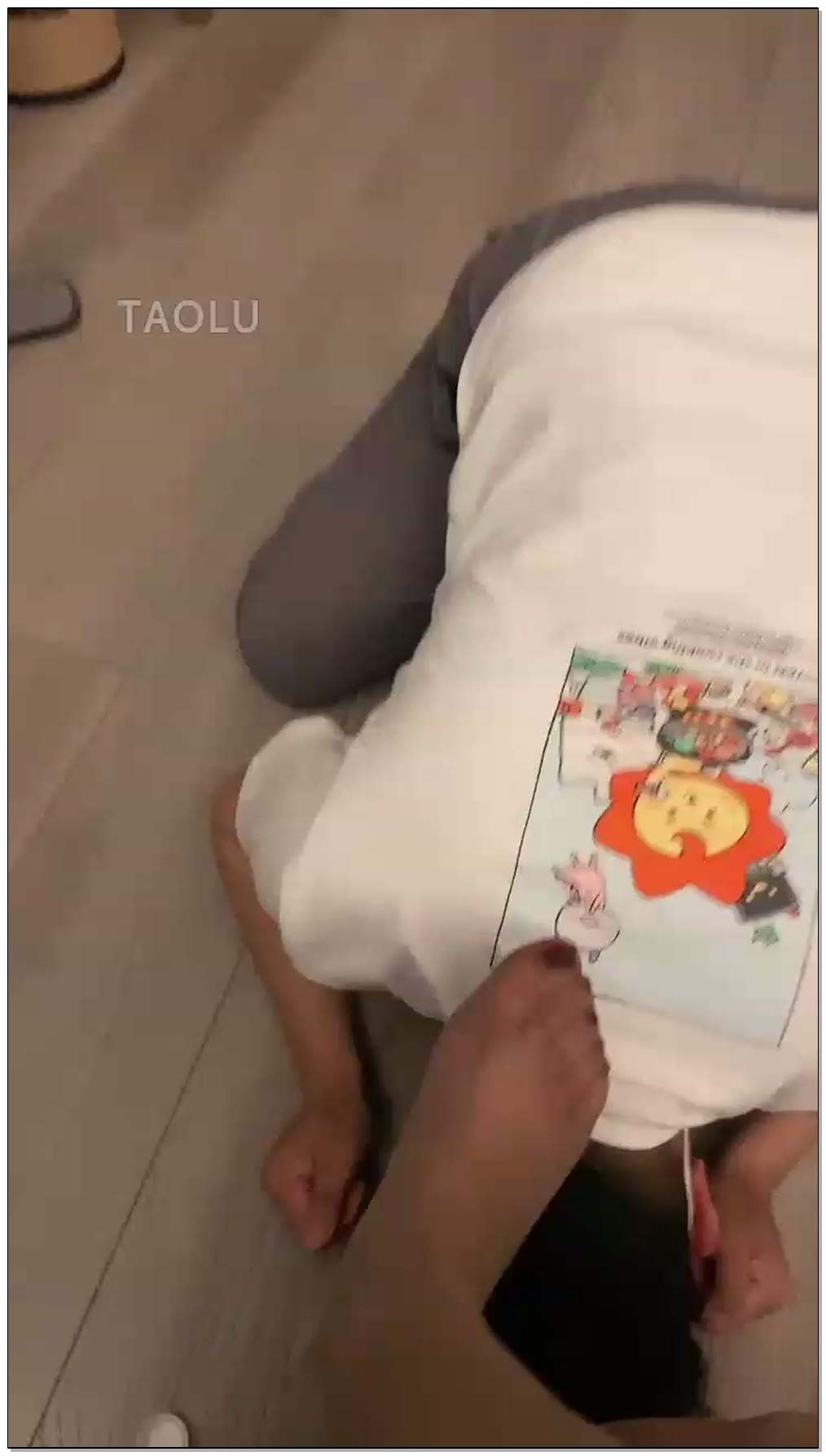 【不知名美女】调教个新人，虐乳舔脚喂食