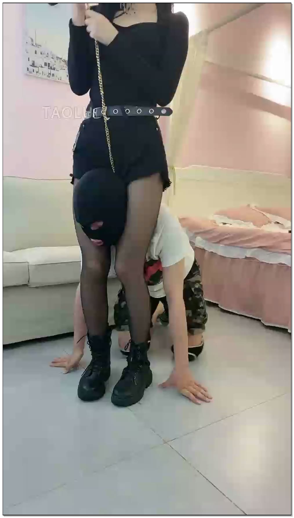 【轩宁s】家奴的一天，马丁靴踩踏骑行钻胯