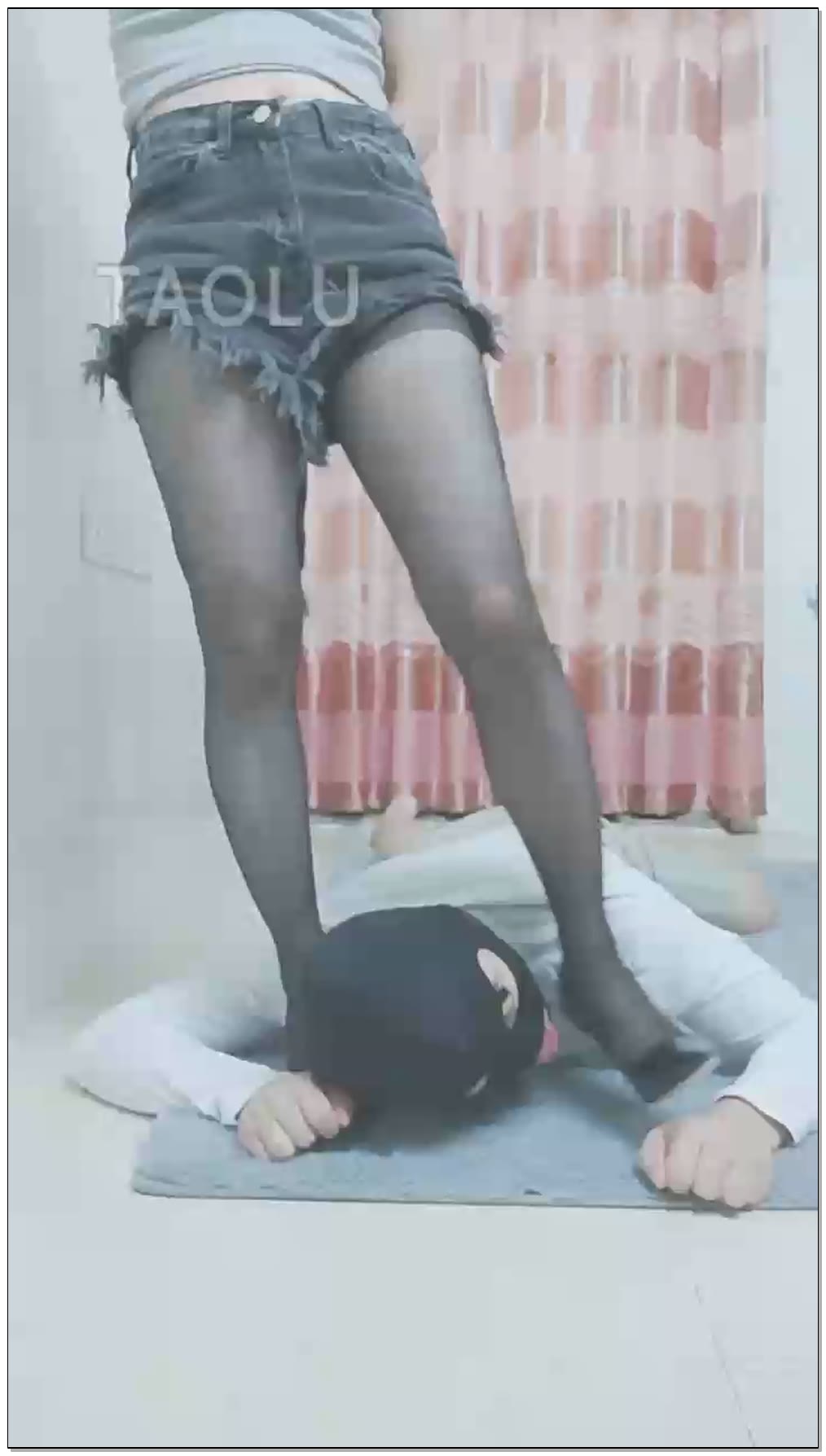 【灵竹女主】黑色系列专场踩头鞭打舔脚