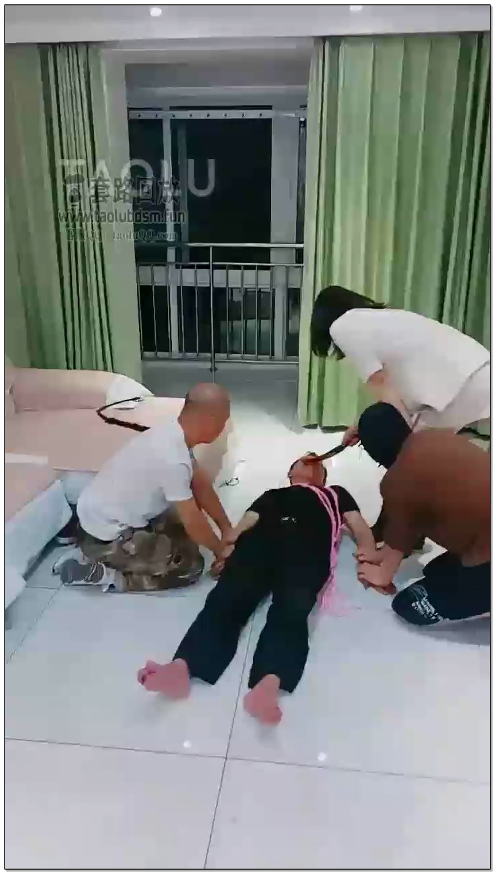 【天津羽诺S】出卖帮会，罚鞭打惩罚，烟头逼供，全程深喉，恋足捆绑