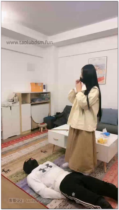 【湖北奈奈生S】长裙羞辱健身房小哥哥