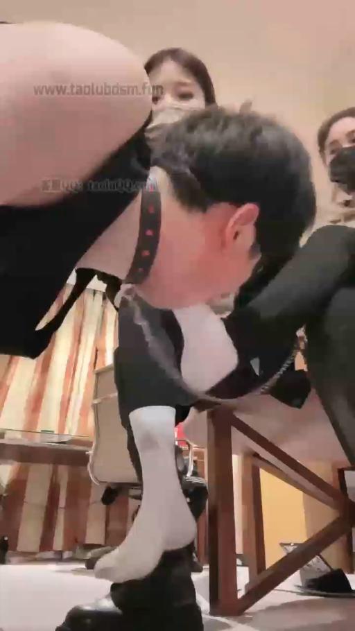 【阿月】双女王玩脚奴