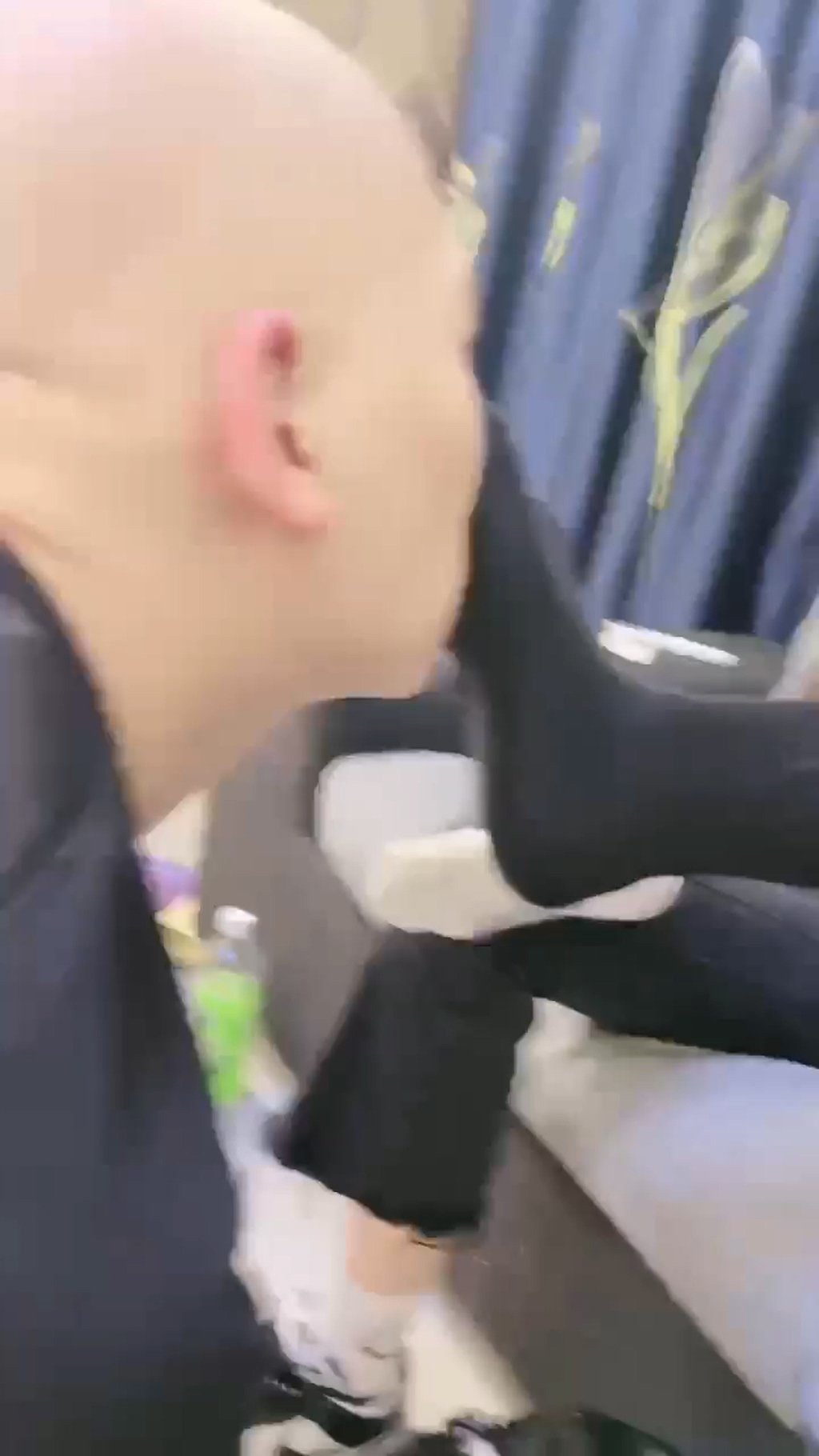 【凉爽】双女主调教光头