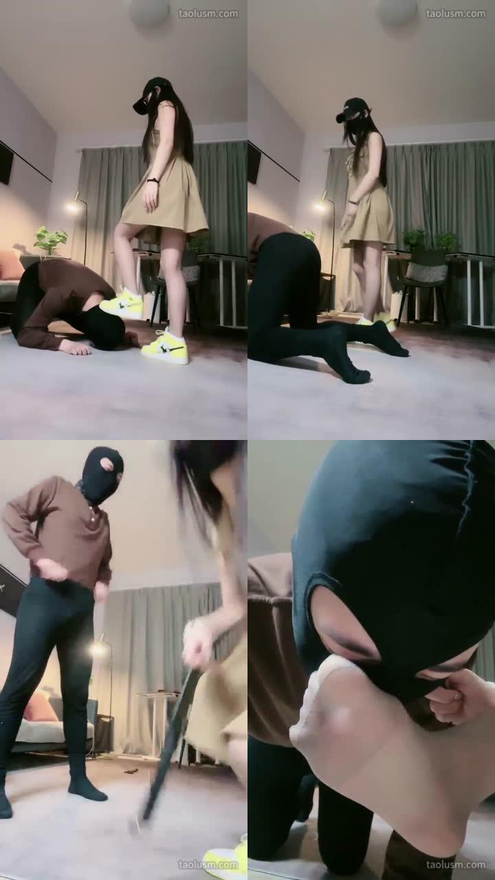 【猫神】第一次被美女踢裆爽的死去活来