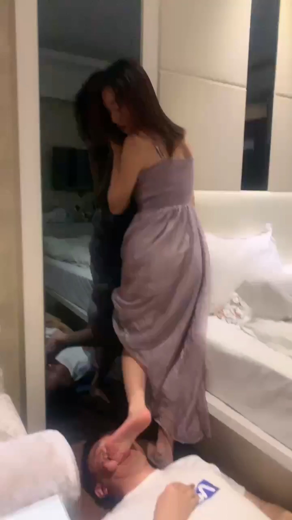 【术术】穿着丝袜来找虐的贱货