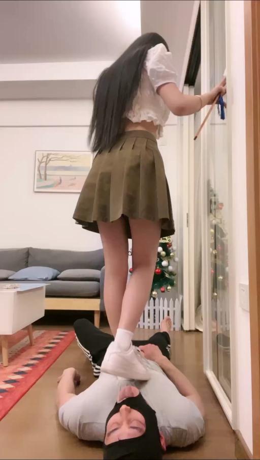 【奈奈】惩罚体育老师