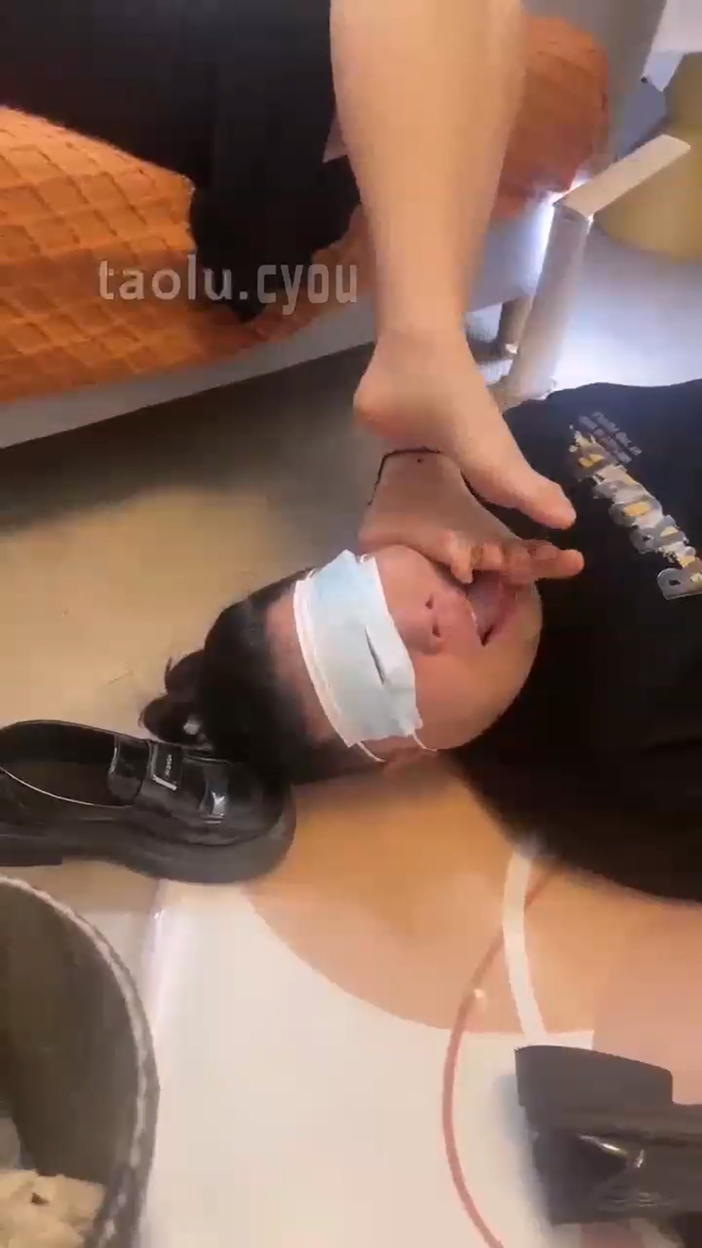 【玥野兔】调教脚奴玩爽了