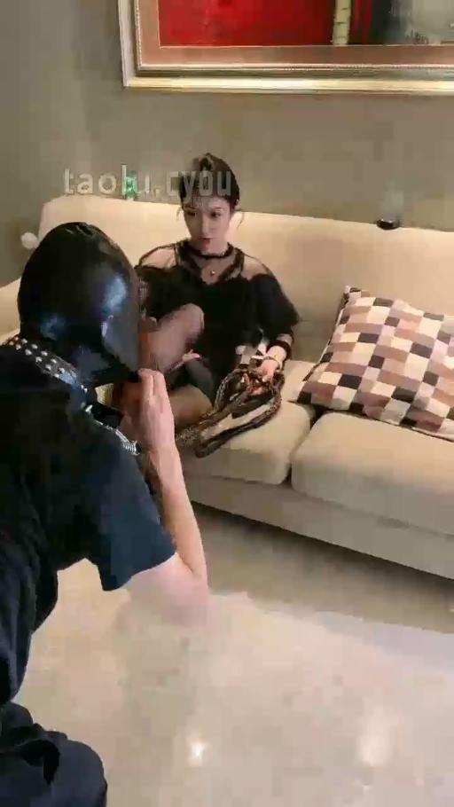 【鑫儿】双女主开发男奴的无限潜力