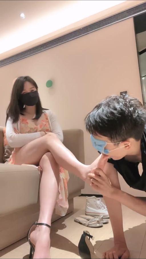 【强抚】大量圣水羞辱舔脚深喉