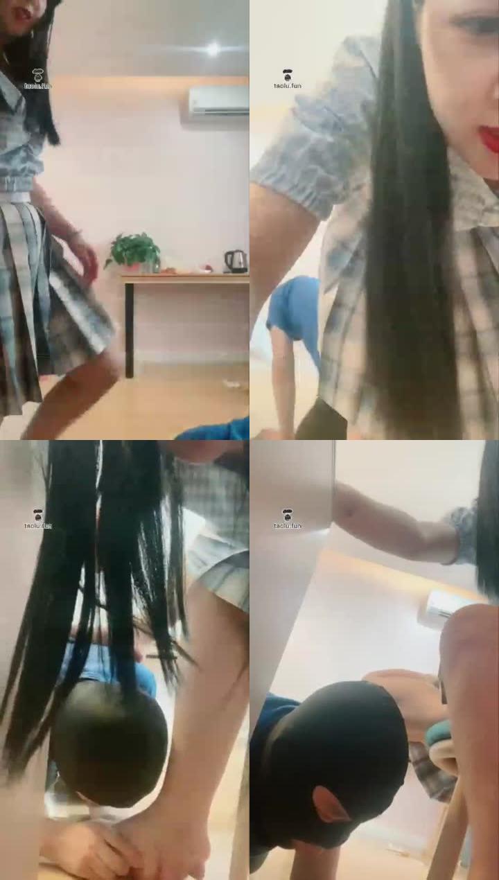 【莹莹】狠踢贱狗 舔脚口水
