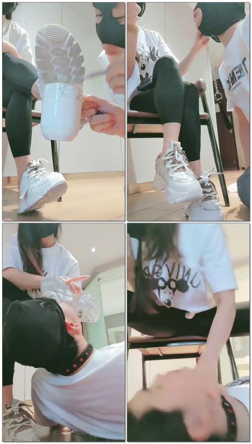 【妮蔻】贱男来当鞋垫喝刷鞋水