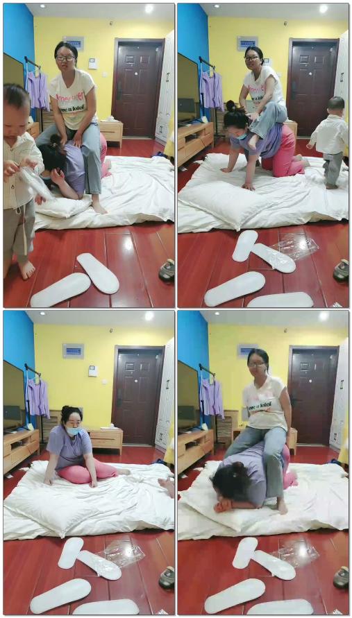 【雯雯可劲吃】素人女女舔脚骑马情侣奴调教（一）