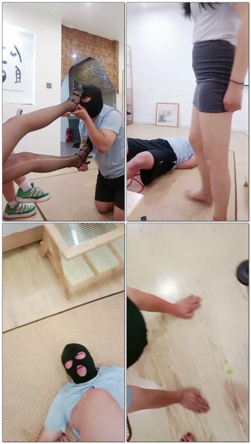 【潍坊潍县萝卜】170双S暴力调教，舔脚圣水耳光坐脸