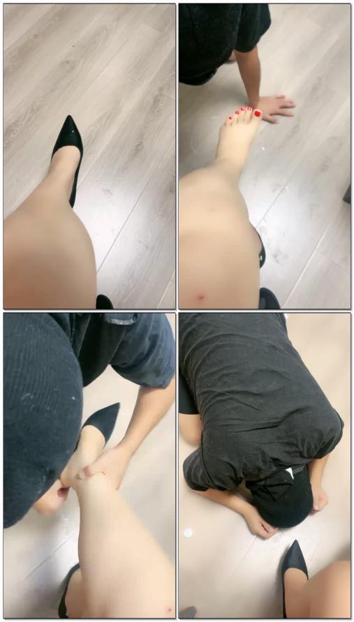 【护士乔安S】升水gou求着喝半只脚都塞进勾嘴里带泡泡的口水