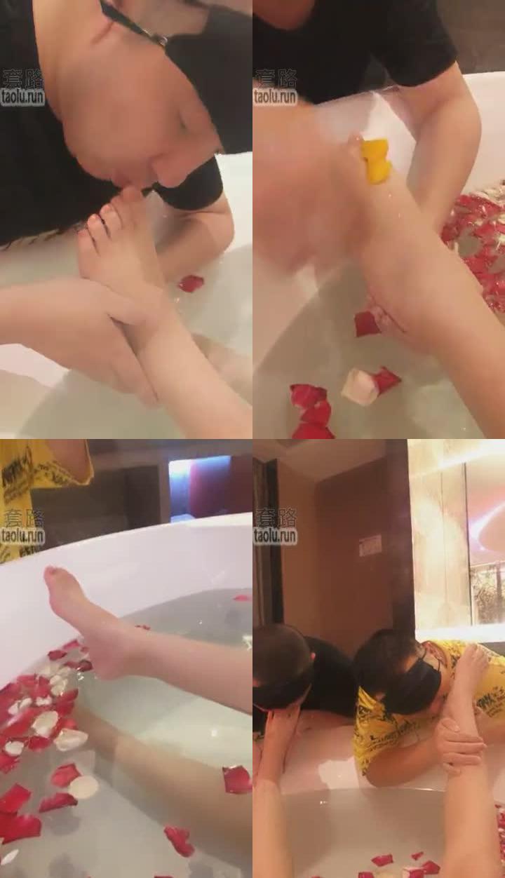 【维妮VINNIE】两个卑贱m伺候主人洗澡