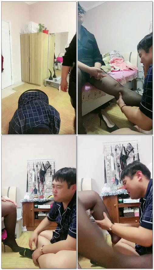 【佳琪女王s】房东偷闻臭鞋被抓跑步臭鞋尽情闻呀逼迫喝好多圣水