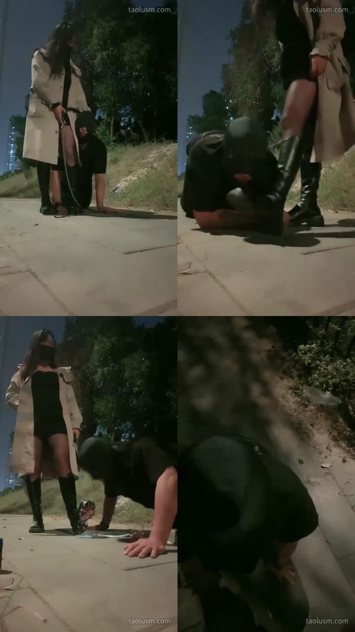 【桃子老师】户外圣水钻胯遛狗舔鞋底脚踩食物清理鞋底喝圣水当马桶