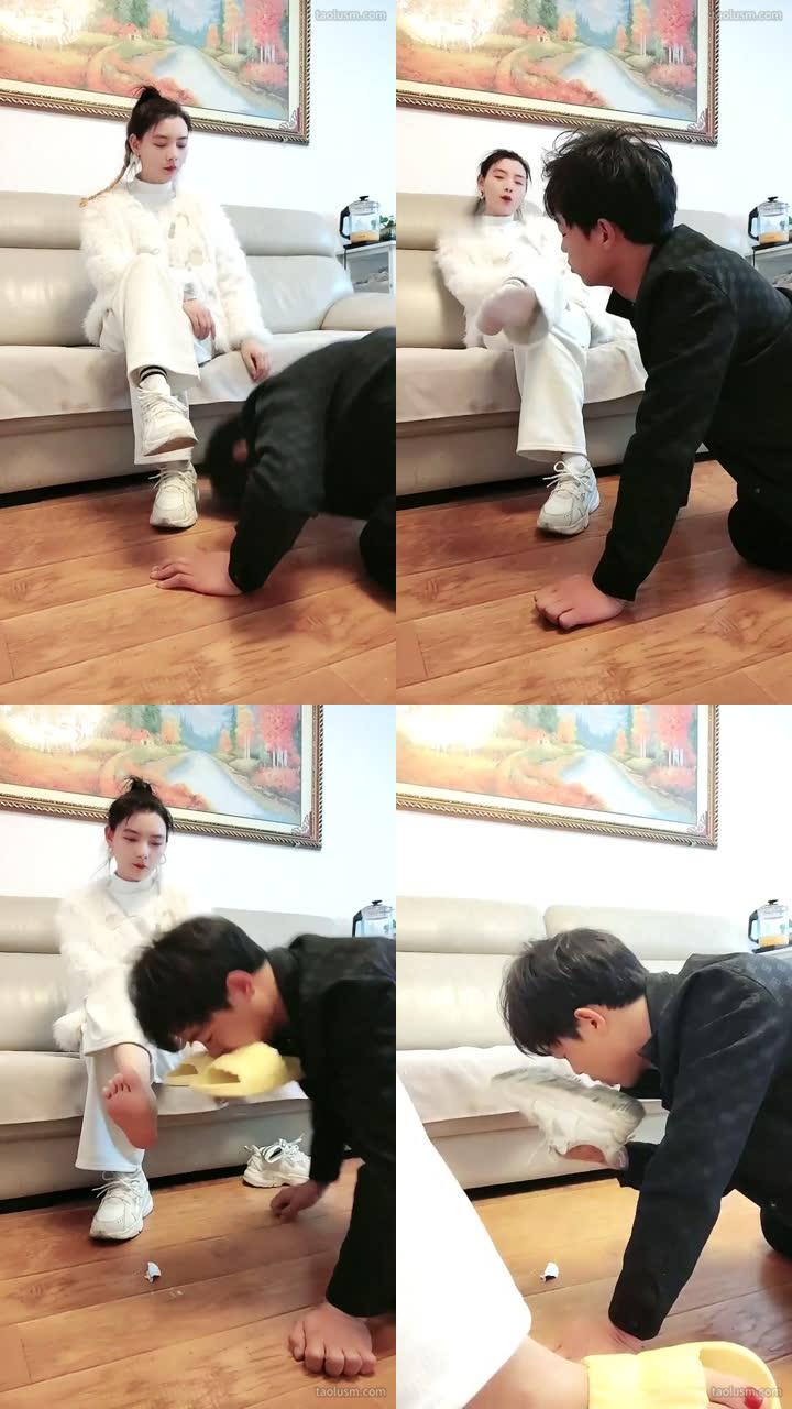 【紫烟s】第一次被玩的小白狗舔鞋口水钻胯