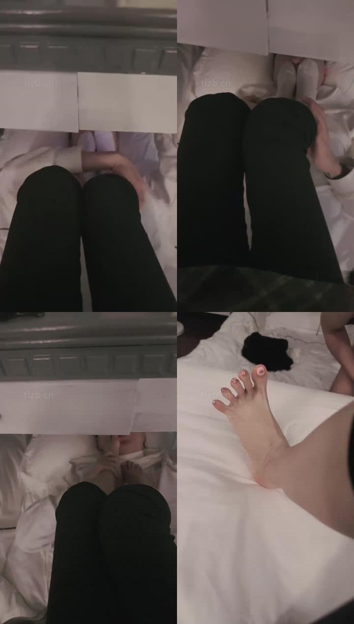 【娜娜米】桌底无意识踩下贱狗