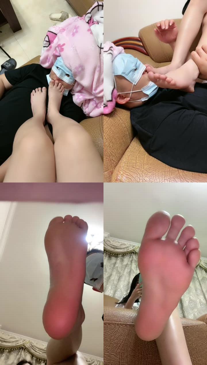 【颖颖】近距离裸足恋足狂舔