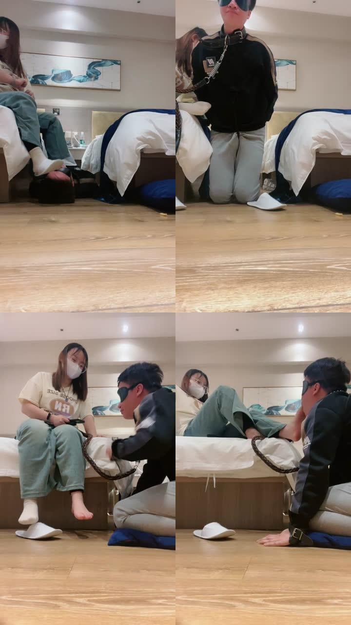 【小林小s】嘴叼袜子/臭脚踩地毯狗