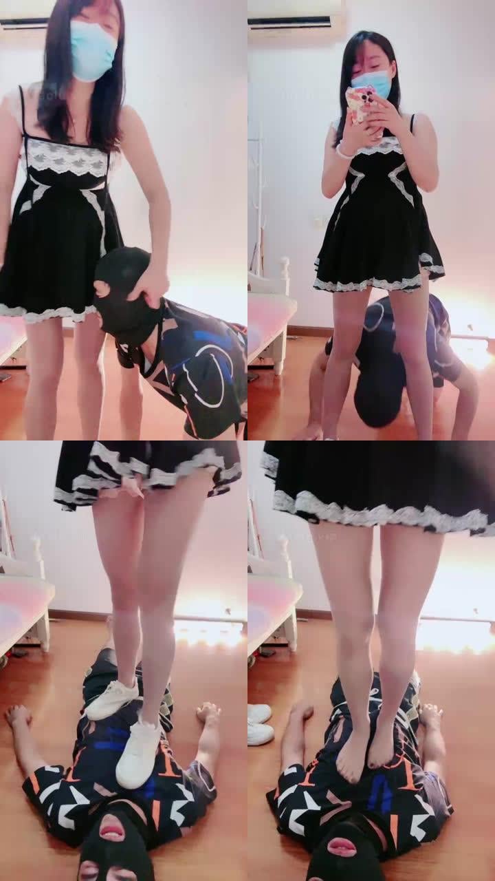 【桃子老师】揪耳朵/小白鞋全体重踩踏