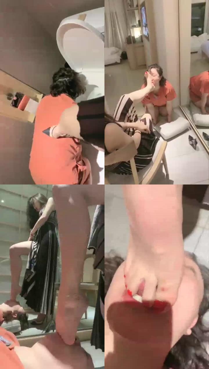 【歌迪丝】如厕 调教母狗 深喉