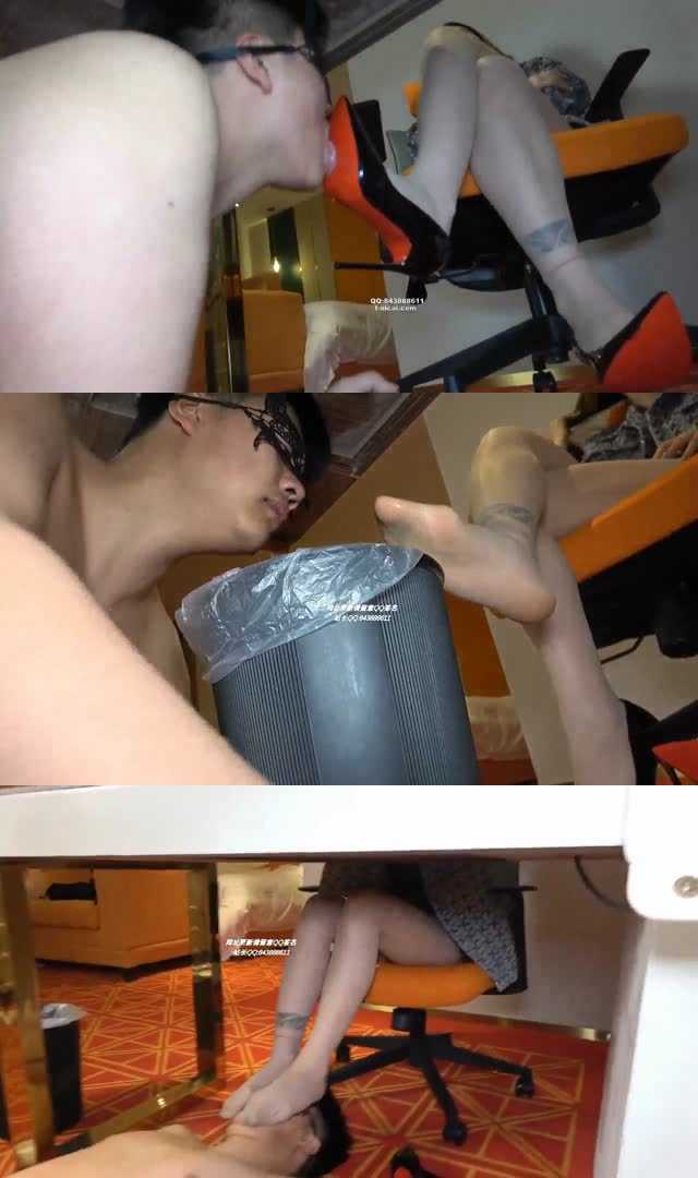 【领主老大】桌下视角 舔食丝足 脚深喉